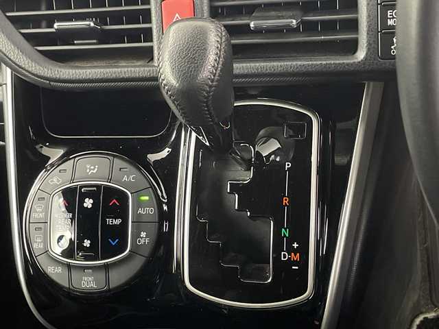 トヨタ ヴォクシー ZS 煌Ⅲ 埼玉県 2020(令2)年 2.7万km ブラック 純正ナビ　/バックカメラ　/両側パワースライドドア　/フルセグＴＶ　/Ｂｌｕｅｔｏｏｔｈ　/オートマティックハイビーム　/クルーズコントロール　/ビルトＥＴＣ２．０　/純正ドラレコ　/スペアキー　/オートＬＥＤライト