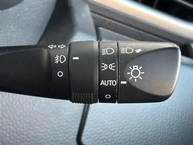 トヨタ ルーミー カスタムG－T 茨城県 2019(平31)年 3.8万km パールホワイトⅢ 純正ナビ/　(AM/FM/CD/Bluetooth/フルセグ)/バックカメラ/フロントリップエアロ/前方ドライブレコーダー/クルーズコントロール/両側パワースライドドア/ビルトインETC2.0/LEDヘッドライト/シートヒーター/前後コーナーセンサー/純正アルミホイール/スタッドレスタイヤ付属/オートライト/パワーステアリング