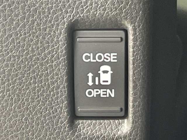 ホンダ ステップワゴン スパーダ eHEV 群馬県 2025(令7)年 0.1千km プラチナホワイトパール 純正１１．４型ナビ　アダプティブクルーズコントロール　ホンダセンシング　衝突被害軽減システム　バックカメラ　電動リアゲート　両側パワースライドドア　プッシュスタート　スマートキー　オートライト　禁煙車