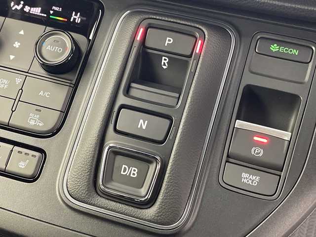 ホンダ ステップワゴン スパーダ eHEV 群馬県 2025(令7)年 0.1千km プラチナホワイトパール 純正１１．４型ナビ　アダプティブクルーズコントロール　ホンダセンシング　衝突被害軽減システム　バックカメラ　電動リアゲート　両側パワースライドドア　プッシュスタート　スマートキー　オートライト　禁煙車