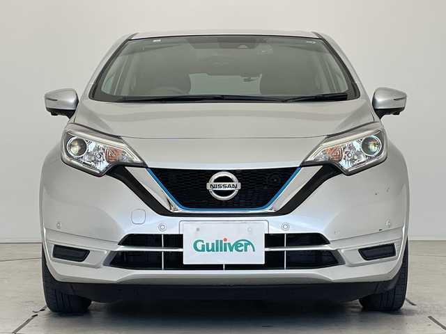 日産 ノート e－パワー X Vセレクション 愛知県 2020(令2)年 3万km ブリリアントシルバー エマージェンシーブレーキ/純正ナビ/全方位カメラ/バックカメラ/コーナーセンサー/純正アルミホイール/LEDヘッドライト/インテリジェントミラー/レーンキープアシスト/ドライブレコーダー/ETC/ステアリングスイッチ/スマートキー/プッシュスタート