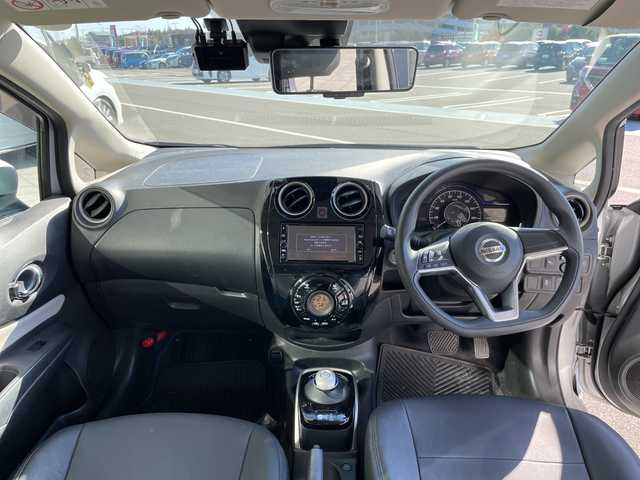 日産 ノート e－パワー X Vセレクション 愛知県 2020(令2)年 3万km ブリリアントシルバー エマージェンシーブレーキ/純正ナビ/全方位カメラ/バックカメラ/コーナーセンサー/純正アルミホイール/LEDヘッドライト/インテリジェントミラー/レーンキープアシスト/ドライブレコーダー/ETC/ステアリングスイッチ/スマートキー/プッシュスタート