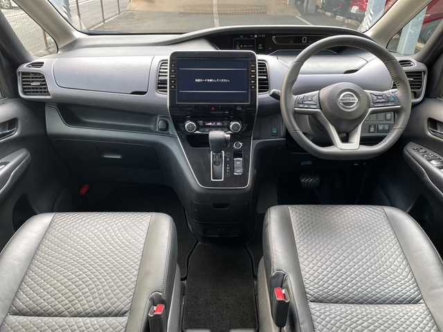 日産 セレナ ハイウェイスター V 広島県 2022(令4)年 4.5万km ダイヤモンドブラック 禁煙/セーフティパックA/防水シート車/エマージェンシーブレーキ/車線逸脱警報/ハイビームアシスト/道路標識認識/BSW/プロパイロット/インテリジェントルームミラー/純正１０型ナビ/・フルセグ/CD/DVD/Blu-ray/SD/REC/Bluetooth/アラウンドビューモニター/純正フリップダウンモニター/革巻ステアリング/ステアリングスイッチ/オートライト/スマートキー/プッシュスタート/スペアキー/電動パーキングブレーキ/オートホールド/LEDヘッドライト/フォグランプ/ドライブレコーダー（DH5-D）/ETC/純正フロアマット/純正ドアバイザー/アイドリングストップ/オートデュアルエアコン、リヤヒーターダクト/純正１６インチアルミホイール