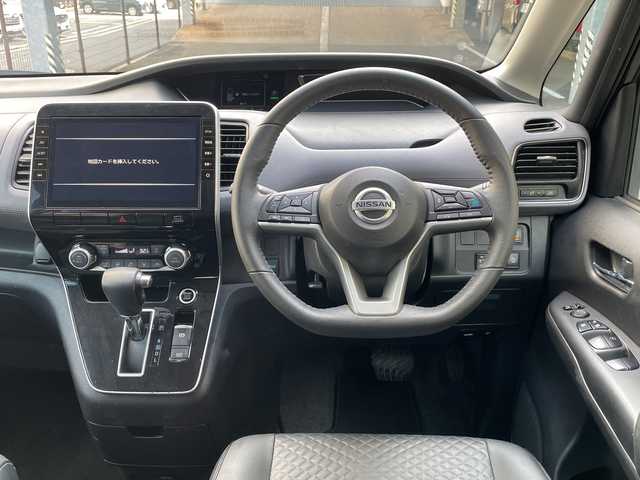 日産 セレナ ハイウェイスター V 広島県 2022(令4)年 4.5万km ダイヤモンドブラック 禁煙/セーフティパックA/防水シート車/エマージェンシーブレーキ/車線逸脱警報/ハイビームアシスト/道路標識認識/BSW/プロパイロット/インテリジェントルームミラー/純正１０型ナビ/・フルセグ/CD/DVD/Blu-ray/SD/REC/Bluetooth/アラウンドビューモニター/純正フリップダウンモニター/革巻ステアリング/ステアリングスイッチ/オートライト/スマートキー/プッシュスタート/スペアキー/電動パーキングブレーキ/オートホールド/LEDヘッドライト/フォグランプ/ドライブレコーダー（DH5-D）/ETC/純正フロアマット/純正ドアバイザー/アイドリングストップ/オートデュアルエアコン、リヤヒーターダクト/純正１６インチアルミホイール