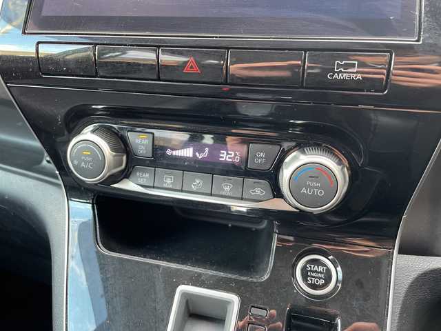 日産 セレナ ハイウェイスター V 広島県 2022(令4)年 4.5万km ダイヤモンドブラック 禁煙/セーフティパックA/防水シート車/エマージェンシーブレーキ/車線逸脱警報/ハイビームアシスト/道路標識認識/BSW/プロパイロット/インテリジェントルームミラー/純正１０型ナビ/・フルセグ/CD/DVD/Blu-ray/SD/REC/Bluetooth/アラウンドビューモニター/純正フリップダウンモニター/革巻ステアリング/ステアリングスイッチ/オートライト/スマートキー/プッシュスタート/スペアキー/電動パーキングブレーキ/オートホールド/LEDヘッドライト/フォグランプ/ドライブレコーダー（DH5-D）/ETC/純正フロアマット/純正ドアバイザー/アイドリングストップ/オートデュアルエアコン、リヤヒーターダクト/純正１６インチアルミホイール