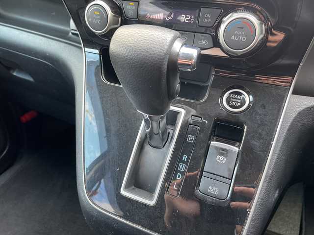 日産 セレナ ハイウェイスター V 広島県 2022(令4)年 4.5万km ダイヤモンドブラック 禁煙/セーフティパックA/防水シート車/エマージェンシーブレーキ/車線逸脱警報/ハイビームアシスト/道路標識認識/BSW/プロパイロット/インテリジェントルームミラー/純正１０型ナビ/・フルセグ/CD/DVD/Blu-ray/SD/REC/Bluetooth/アラウンドビューモニター/純正フリップダウンモニター/革巻ステアリング/ステアリングスイッチ/オートライト/スマートキー/プッシュスタート/スペアキー/電動パーキングブレーキ/オートホールド/LEDヘッドライト/フォグランプ/ドライブレコーダー（DH5-D）/ETC/純正フロアマット/純正ドアバイザー/アイドリングストップ/オートデュアルエアコン、リヤヒーターダクト/純正１６インチアルミホイール