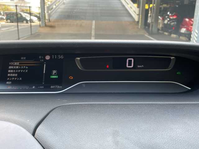 日産 セレナ ハイウェイスター V 広島県 2022(令4)年 4.5万km ダイヤモンドブラック 禁煙/セーフティパックA/防水シート車/エマージェンシーブレーキ/車線逸脱警報/ハイビームアシスト/道路標識認識/BSW/プロパイロット/インテリジェントルームミラー/純正１０型ナビ/・フルセグ/CD/DVD/Blu-ray/SD/REC/Bluetooth/アラウンドビューモニター/純正フリップダウンモニター/革巻ステアリング/ステアリングスイッチ/オートライト/スマートキー/プッシュスタート/スペアキー/電動パーキングブレーキ/オートホールド/LEDヘッドライト/フォグランプ/ドライブレコーダー（DH5-D）/ETC/純正フロアマット/純正ドアバイザー/アイドリングストップ/オートデュアルエアコン、リヤヒーターダクト/純正１６インチアルミホイール