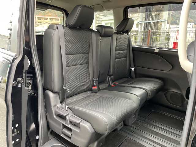 日産 セレナ ハイウェイスター V 広島県 2022(令4)年 4.5万km ダイヤモンドブラック 禁煙/セーフティパックA/防水シート車/エマージェンシーブレーキ/車線逸脱警報/ハイビームアシスト/道路標識認識/BSW/プロパイロット/インテリジェントルームミラー/純正１０型ナビ/・フルセグ/CD/DVD/Blu-ray/SD/REC/Bluetooth/アラウンドビューモニター/純正フリップダウンモニター/革巻ステアリング/ステアリングスイッチ/オートライト/スマートキー/プッシュスタート/スペアキー/電動パーキングブレーキ/オートホールド/LEDヘッドライト/フォグランプ/ドライブレコーダー（DH5-D）/ETC/純正フロアマット/純正ドアバイザー/アイドリングストップ/オートデュアルエアコン、リヤヒーターダクト/純正１６インチアルミホイール