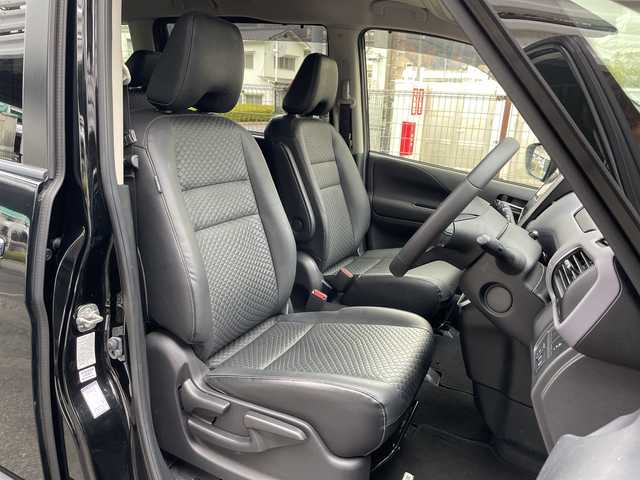 日産 セレナ ハイウェイスター V 広島県 2022(令4)年 4.5万km ダイヤモンドブラック 禁煙/セーフティパックA/防水シート車/エマージェンシーブレーキ/車線逸脱警報/ハイビームアシスト/道路標識認識/BSW/プロパイロット/インテリジェントルームミラー/純正１０型ナビ/・フルセグ/CD/DVD/Blu-ray/SD/REC/Bluetooth/アラウンドビューモニター/純正フリップダウンモニター/革巻ステアリング/ステアリングスイッチ/オートライト/スマートキー/プッシュスタート/スペアキー/電動パーキングブレーキ/オートホールド/LEDヘッドライト/フォグランプ/ドライブレコーダー（DH5-D）/ETC/純正フロアマット/純正ドアバイザー/アイドリングストップ/オートデュアルエアコン、リヤヒーターダクト/純正１６インチアルミホイール