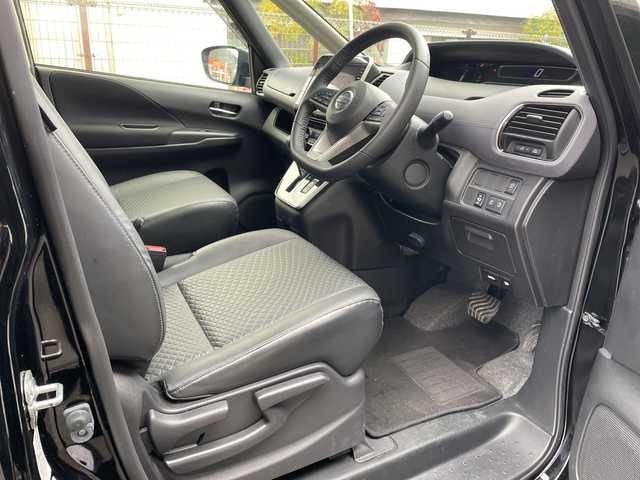 日産 セレナ ハイウェイスター V 広島県 2022(令4)年 4.5万km ダイヤモンドブラック 禁煙/セーフティパックA/防水シート車/エマージェンシーブレーキ/車線逸脱警報/ハイビームアシスト/道路標識認識/BSW/プロパイロット/インテリジェントルームミラー/純正１０型ナビ/・フルセグ/CD/DVD/Blu-ray/SD/REC/Bluetooth/アラウンドビューモニター/純正フリップダウンモニター/革巻ステアリング/ステアリングスイッチ/オートライト/スマートキー/プッシュスタート/スペアキー/電動パーキングブレーキ/オートホールド/LEDヘッドライト/フォグランプ/ドライブレコーダー（DH5-D）/ETC/純正フロアマット/純正ドアバイザー/アイドリングストップ/オートデュアルエアコン、リヤヒーターダクト/純正１６インチアルミホイール