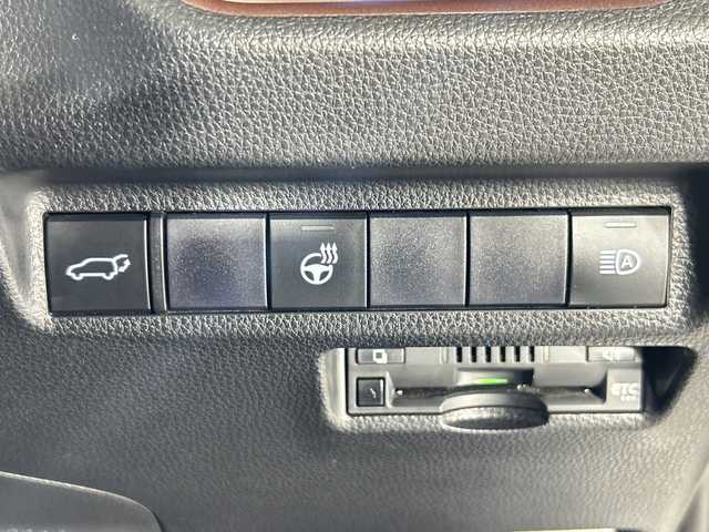 トヨタ ＲＡＶ４ G Zパッケージ 佐賀県 2021(令3)年 4.8万km ホワイトパールクリスタルシャイン 純正９型ナビ/（フルセグTV/CD/DVD/Bluetooth）/４WD/衝突被害軽減システム/バックカメラ/コーナーセンサー/レーンキープアシスト/レーダークルーズコントロール/デジタルインナーミラー/前後ドライブレコーダー/パワーシート/シートヒーター/ハンドルヒーター/純正１９インチアルミホイール/ＬＥＤヘッドライト/オートライト/オートマチックハイビーム/ルーフレール/ドアバイザー/ビルトインETC/MT付AT/スマートキー/ダウンヒルアシストコントロール/横滑り防止装置/盗難防止装置