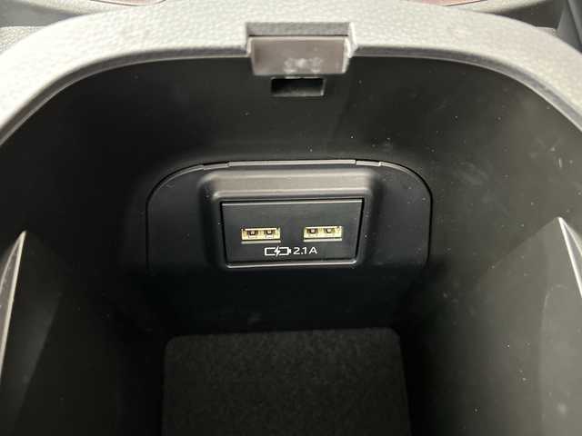 トヨタ ＲＡＶ４ G Zパッケージ 佐賀県 2021(令3)年 4.8万km ホワイトパールクリスタルシャイン 純正９型ナビ/（フルセグTV/CD/DVD/Bluetooth）/４WD/衝突被害軽減システム/バックカメラ/コーナーセンサー/レーンキープアシスト/レーダークルーズコントロール/デジタルインナーミラー/前後ドライブレコーダー/パワーシート/シートヒーター/ハンドルヒーター/純正１９インチアルミホイール/ＬＥＤヘッドライト/オートライト/オートマチックハイビーム/ルーフレール/ドアバイザー/ビルトインETC/MT付AT/スマートキー/ダウンヒルアシストコントロール/横滑り防止装置/盗難防止装置