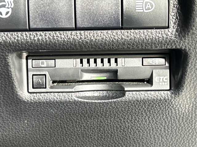 トヨタ ＲＡＶ４ G Zパッケージ 佐賀県 2021(令3)年 4.8万km ホワイトパールクリスタルシャイン 純正９型ナビ/（フルセグTV/CD/DVD/Bluetooth）/４WD/衝突被害軽減システム/バックカメラ/コーナーセンサー/レーンキープアシスト/レーダークルーズコントロール/デジタルインナーミラー/前後ドライブレコーダー/パワーシート/シートヒーター/ハンドルヒーター/純正１９インチアルミホイール/ＬＥＤヘッドライト/オートライト/オートマチックハイビーム/ルーフレール/ドアバイザー/ビルトインETC/MT付AT/スマートキー/ダウンヒルアシストコントロール/横滑り防止装置/盗難防止装置