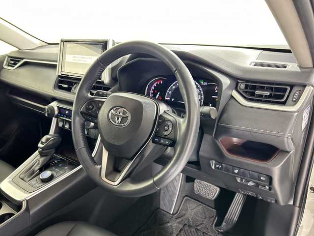 トヨタ ＲＡＶ４ G Zパッケージ 佐賀県 2021(令3)年 4.8万km ホワイトパールクリスタルシャイン 純正９型ナビ/（フルセグTV/CD/DVD/Bluetooth）/４WD/衝突被害軽減システム/バックカメラ/コーナーセンサー/レーンキープアシスト/レーダークルーズコントロール/デジタルインナーミラー/前後ドライブレコーダー/パワーシート/シートヒーター/ハンドルヒーター/純正１９インチアルミホイール/ＬＥＤヘッドライト/オートライト/オートマチックハイビーム/ルーフレール/ドアバイザー/ビルトインETC/MT付AT/スマートキー/ダウンヒルアシストコントロール/横滑り防止装置/盗難防止装置