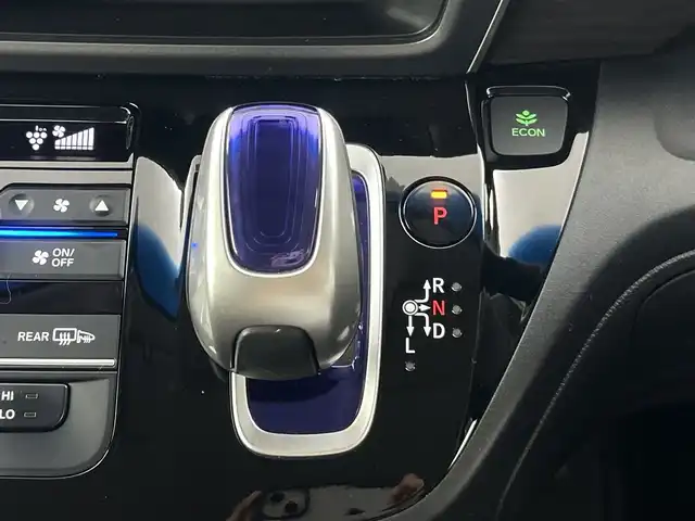 ホンダ フリード ハイブリット EX 愛知県 2017(平29)年 7万km クリスタルブラックパール 純正ナビ７インチインターナビ/（フルセグＴＶ、Bluetooth、DVD再生）　/バックカメラ　/純正前方ドラレコ　/ビルトインＥＴＣ　/ホンダセンシング　/・衝突軽減ブレーキ/・アダプティブクルーズコントロール/・車線維持支援/・誤発進抑制/両側電動スライドドア　/ハーフレザー　（合皮）/シートヒーター　/純正１５インチＡＷ/LEDヘッドライト/プラズマクラスター付きオートエアコン/ロールサンシェード