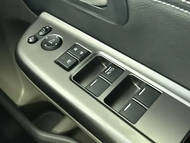 ホンダ フリード ハイブリット EX 愛知県 2017(平29)年 7万km クリスタルブラックパール 純正ナビ７インチインターナビ/（フルセグＴＶ、Bluetooth、DVD再生）　/バックカメラ　/純正前方ドラレコ　/ビルトインＥＴＣ　/ホンダセンシング　/・衝突軽減ブレーキ/・アダプティブクルーズコントロール/・車線維持支援/・誤発進抑制/両側電動スライドドア　/ハーフレザー　（合皮）/シートヒーター　/純正１５インチＡＷ/LEDヘッドライト/プラズマクラスター付きオートエアコン/ロールサンシェード
