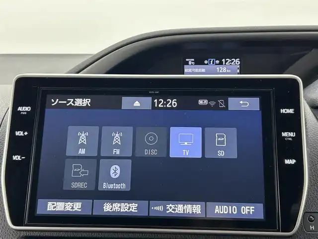 トヨタ ヴォクシー ZS 煌Ⅱ 熊本県 2020(令2)年 5.6万km ホワイトパールクリスタルシャイン 禁煙車/純正ナビ（ＣＤ・ＤＶＤ・フルセグ・ＳＤ・ＢＴ）/USB入力端子/純正後席モニター　/バックカメラ　/社外前後ドライブレコーダー　/ビルトインＥＴＣ　/両側パワースライドドア　/前後クリアランスソナー　/トヨタセーフティーセンス/・プリクラッシュセーフティ/・レーンディパーチャーアラート/・オートマチックハイビーム/横滑り防止/アイドリングストップ/クルーズコントロール/純正フロアマット/純正１６インチＡＷ/オートライト/LEDヘッドライト/フォグライト/スマートキー/プッシュスタート