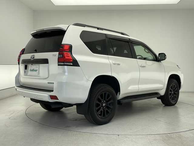 トヨタ ランドクルーザー プラド TX Lパッケージ マットブラED 千葉県 2022(令4)年 1.8万km ホワイトパールクリスタルシャイン トヨタセーフティセンス/クリアランスソナー/プリクラッシュセーフティ/先行車発進通知/オートマチックハイビーム/レーンディパーチャーアラート/レーダークルーズコントロール/ブラインドスポットモニター/サンルーフ/純正ナビ/パノラミックビューモニター/フルセグTV/AM/FM/Bluetooth/ETC/ルーフレール/LEDヘッドライト/オートライト/フォグランプ/レザーシート/パワーシート（D席＋N席）/シートヒーター（D席＋N席）/シートベンチレーション（D席＋N席）/革巻きステアリング/ステアリングスイッチ/純正ドアバイザー/社外フロアマット/プッシュスタート/スマートキー/スペアキー