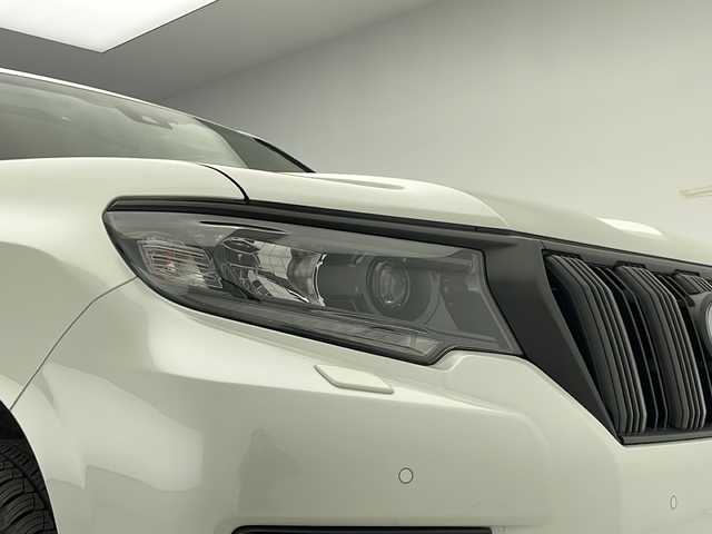 トヨタ ランドクルーザー プラド TX Lパッケージ マットブラED 千葉県 2022(令4)年 1.8万km ホワイトパールクリスタルシャイン トヨタセーフティセンス/クリアランスソナー/プリクラッシュセーフティ/先行車発進通知/オートマチックハイビーム/レーンディパーチャーアラート/レーダークルーズコントロール/ブラインドスポットモニター/サンルーフ/純正ナビ/パノラミックビューモニター/フルセグTV/AM/FM/Bluetooth/ETC/ルーフレール/LEDヘッドライト/オートライト/フォグランプ/レザーシート/パワーシート（D席＋N席）/シートヒーター（D席＋N席）/シートベンチレーション（D席＋N席）/革巻きステアリング/ステアリングスイッチ/純正ドアバイザー/社外フロアマット/プッシュスタート/スマートキー/スペアキー