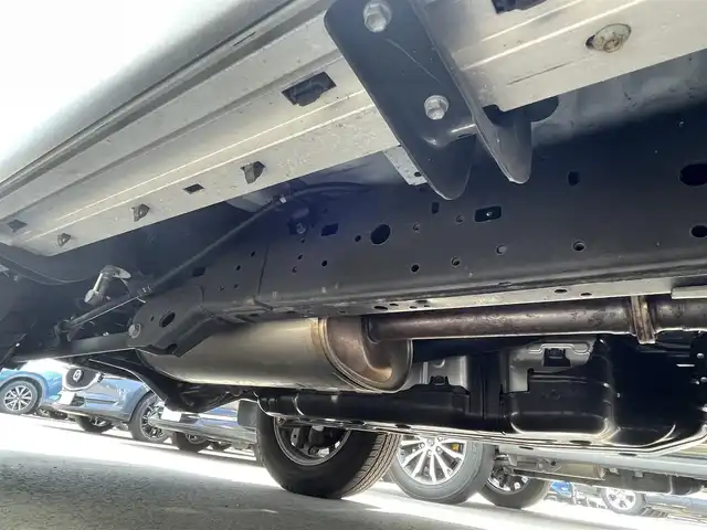 トヨタ ランドクルーザー プラド TX Lパッケージ マットブラED 千葉県 2022(令4)年 1.8万km ホワイトパールクリスタルシャイン トヨタセーフティセンス/クリアランスソナー/プリクラッシュセーフティ/先行車発進通知/オートマチックハイビーム/レーンディパーチャーアラート/レーダークルーズコントロール/ブラインドスポットモニター/サンルーフ/純正ナビ/パノラミックビューモニター/フルセグTV/AM/FM/Bluetooth/ETC/ルーフレール/LEDヘッドライト/オートライト/フォグランプ/レザーシート/パワーシート（D席＋N席）/シートヒーター（D席＋N席）/シートベンチレーション（D席＋N席）/革巻きステアリング/ステアリングスイッチ/純正ドアバイザー/社外フロアマット/プッシュスタート/スマートキー/スペアキー