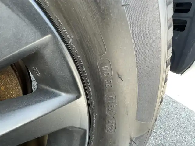トヨタ ランドクルーザー プラド TX Lパッケージ マットブラED 千葉県 2022(令4)年 1.8万km ホワイトパールクリスタルシャイン トヨタセーフティセンス/クリアランスソナー/プリクラッシュセーフティ/先行車発進通知/オートマチックハイビーム/レーンディパーチャーアラート/レーダークルーズコントロール/ブラインドスポットモニター/サンルーフ/純正ナビ/パノラミックビューモニター/フルセグTV/AM/FM/Bluetooth/ETC/ルーフレール/LEDヘッドライト/オートライト/フォグランプ/レザーシート/パワーシート（D席＋N席）/シートヒーター（D席＋N席）/シートベンチレーション（D席＋N席）/革巻きステアリング/ステアリングスイッチ/純正ドアバイザー/社外フロアマット/プッシュスタート/スマートキー/スペアキー