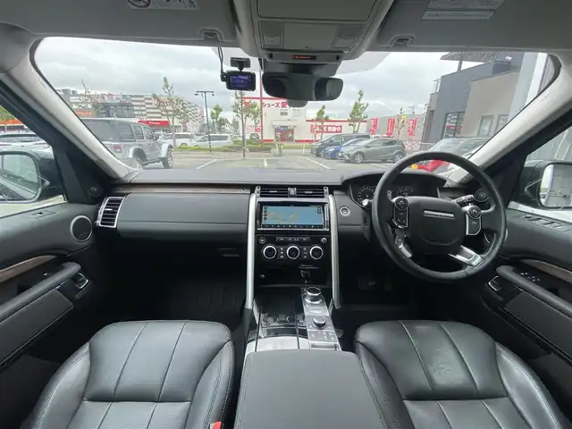 ランドローバー ランドローバー ディスカバリー HSE 福岡県 2018(平30)年 1.7万km 黒 ・クルーズコントロール/・純正ＨＤＤナビ／ＵＳＢ／Ｂｌｕｅｔｏｏｔｈ/・全方位カメラ/・黒革シート／シートヒーター/・社外前後ドライブレコーダー/・フルセグ/・ＥＴＣ/・純正２０ＡＷ/・プッシュスタート/・パーキングアシスト/・アイドリングストップ/・スマートキー/・3列シート/・パワーシート/・レーンキープアシスト/・オートライト/・LEDライト/・取扱説明書