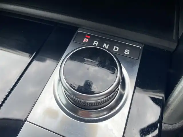 ランドローバー ランドローバー ディスカバリー HSE 福岡県 2018(平30)年 1.7万km 黒 ・クルーズコントロール/・純正ＨＤＤナビ／ＵＳＢ／Ｂｌｕｅｔｏｏｔｈ/・全方位カメラ/・黒革シート／シートヒーター/・社外前後ドライブレコーダー/・フルセグ/・ＥＴＣ/・純正２０ＡＷ/・プッシュスタート/・パーキングアシスト/・アイドリングストップ/・スマートキー/・3列シート/・パワーシート/・レーンキープアシスト/・オートライト/・LEDライト/・取扱説明書