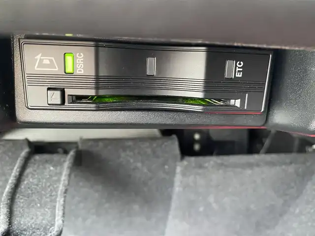 ランドローバー ランドローバー ディスカバリー HSE 福岡県 2018(平30)年 1.7万km 黒 ・クルーズコントロール/・純正ＨＤＤナビ／ＵＳＢ／Ｂｌｕｅｔｏｏｔｈ/・全方位カメラ/・黒革シート／シートヒーター/・社外前後ドライブレコーダー/・フルセグ/・ＥＴＣ/・純正２０ＡＷ/・プッシュスタート/・パーキングアシスト/・アイドリングストップ/・スマートキー/・3列シート/・パワーシート/・レーンキープアシスト/・オートライト/・LEDライト/・取扱説明書