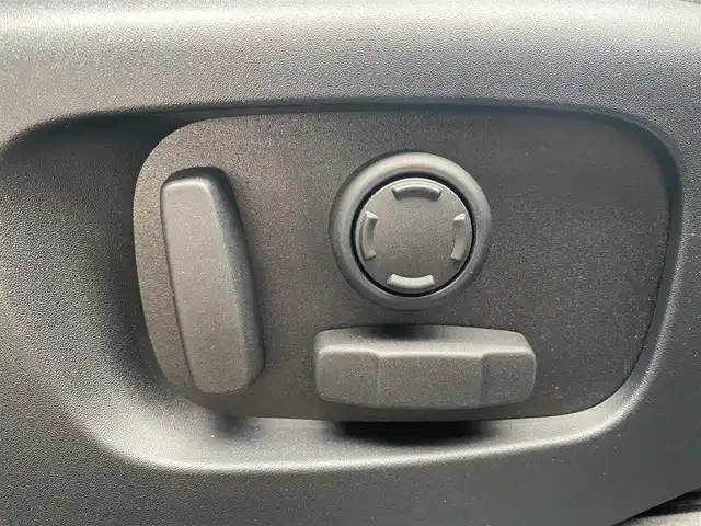 ランドローバー ランドローバー ディスカバリー HSE 福岡県 2018(平30)年 1.7万km 黒 ・クルーズコントロール/・純正ＨＤＤナビ／ＵＳＢ／Ｂｌｕｅｔｏｏｔｈ/・全方位カメラ/・黒革シート／シートヒーター/・社外前後ドライブレコーダー/・フルセグ/・ＥＴＣ/・純正２０ＡＷ/・プッシュスタート/・パーキングアシスト/・アイドリングストップ/・スマートキー/・3列シート/・パワーシート/・レーンキープアシスト/・オートライト/・LEDライト/・取扱説明書