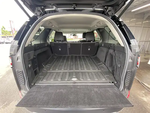 ランドローバー ランドローバー ディスカバリー HSE 福岡県 2018(平30)年 1.7万km 黒 ・クルーズコントロール/・純正ＨＤＤナビ／ＵＳＢ／Ｂｌｕｅｔｏｏｔｈ/・全方位カメラ/・黒革シート／シートヒーター/・社外前後ドライブレコーダー/・フルセグ/・ＥＴＣ/・純正２０ＡＷ/・プッシュスタート/・パーキングアシスト/・アイドリングストップ/・スマートキー/・3列シート/・パワーシート/・レーンキープアシスト/・オートライト/・LEDライト/・取扱説明書