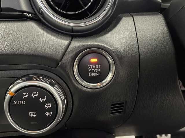 マツダ ロードスター ＲＦ RS 鹿児島県 2020(令2)年 1.8万km ジェットブラックマイカ スマートシティブレーキサポート/純正メーカーナビ/Bluetooth SD DVD再生可/バックカメラ/フルセグTV/純正BBS17インチアルミホイール/純正ＲＥＣＡＲＯシート/ブラインドスポットモニター/革巻ステアリング/ステアリングスイッチ/LEDヘッドライト/オートライトコントロール/オートワイパー/クルーズコントロール/スマートキー/エンジンプッシュスタート/純正フロアマット/保証書/取扱説明書