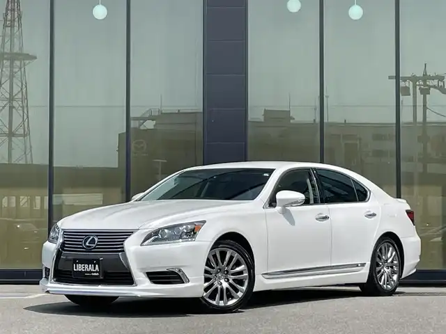 レクサス ＬＳ 石川県 2016(平28)年 5.6万km パール ４WD/SD全画面ナビ/BSM/レクサスプレミアムサウンド/シートメモリー/エアシート/両側パワーシート/本革レザーシート/ステアリングスイッチ/ステアリングヒーター/ウッドコンビステアリング/自動防眩式インナーミラー/電格ミラー/ヘッドライトウォッシャー/三眼ヘッドライト/Bluetooth/バックカメラ/前方ドライブレコーダー