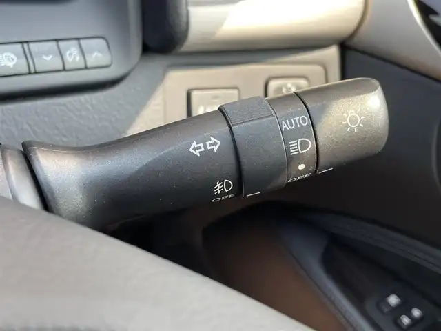 レクサス ＬＳ 石川県 2016(平28)年 5.6万km パール ４WD/SD全画面ナビ/BSM/レクサスプレミアムサウンド/シートメモリー/エアシート/両側パワーシート/本革レザーシート/ステアリングスイッチ/ステアリングヒーター/ウッドコンビステアリング/自動防眩式インナーミラー/電格ミラー/ヘッドライトウォッシャー/三眼ヘッドライト/Bluetooth/バックカメラ/前方ドライブレコーダー