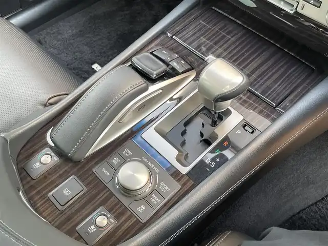 レクサス ＬＳ 石川県 2016(平28)年 5.6万km パール ４WD/SD全画面ナビ/BSM/レクサスプレミアムサウンド/シートメモリー/エアシート/両側パワーシート/本革レザーシート/ステアリングスイッチ/ステアリングヒーター/ウッドコンビステアリング/自動防眩式インナーミラー/電格ミラー/ヘッドライトウォッシャー/三眼ヘッドライト/Bluetooth/バックカメラ/前方ドライブレコーダー