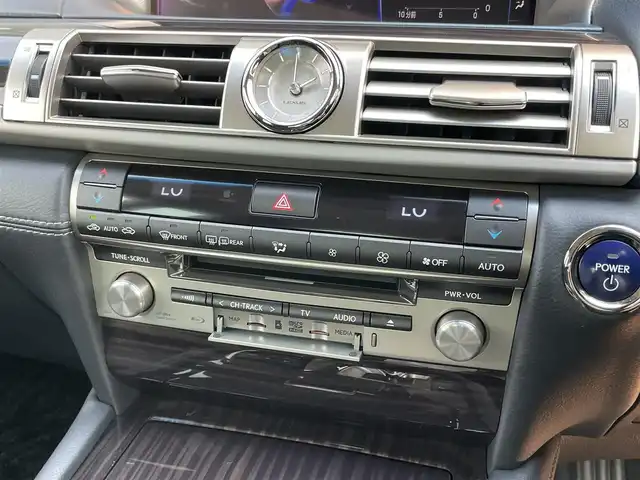 レクサス ＬＳ 石川県 2016(平28)年 5.6万km パール ４WD/SD全画面ナビ/BSM/レクサスプレミアムサウンド/シートメモリー/エアシート/両側パワーシート/本革レザーシート/ステアリングスイッチ/ステアリングヒーター/ウッドコンビステアリング/自動防眩式インナーミラー/電格ミラー/ヘッドライトウォッシャー/三眼ヘッドライト/Bluetooth/バックカメラ/前方ドライブレコーダー