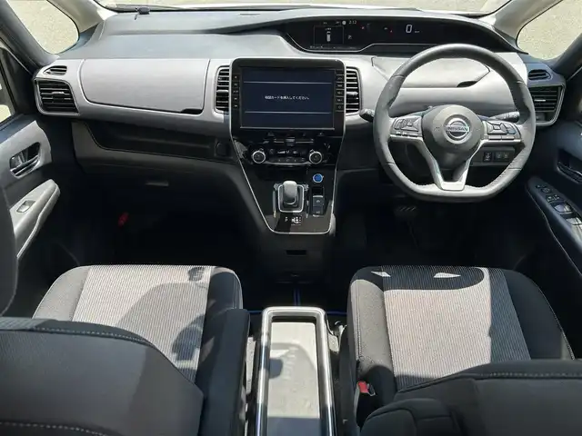 日産 セレナ e－パワー ハイウェイスター V 和歌山県 2022(令4)年 2.2万km ブリリアントホワイトパール 2トーン 純正ナビ/フリップダウンモニター/アラウンドビューモニター/プロパイロット/アイドリングストップ/両側パワースライドドア/デジタルインナーミラー/プッシュスタート/スマートキー/オートライト/LEDヘッドライト/フォグランプ/ハンドルスイッチ/ドアバイザー/純正マット/純正アルミホイール/革巻ハンドル
