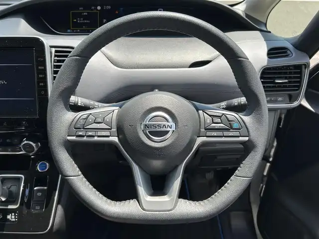 日産 セレナ e－パワー ハイウェイスター V 和歌山県 2022(令4)年 2.2万km ブリリアントホワイトパール 2トーン 純正ナビ/フリップダウンモニター/アラウンドビューモニター/プロパイロット/アイドリングストップ/両側パワースライドドア/デジタルインナーミラー/プッシュスタート/スマートキー/オートライト/LEDヘッドライト/フォグランプ/ハンドルスイッチ/ドアバイザー/純正マット/純正アルミホイール/革巻ハンドル