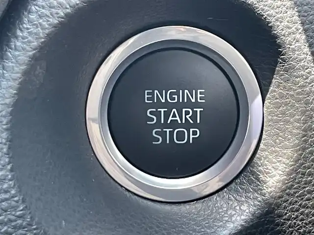 トヨタ カローラ クロス Z 大阪府 2022(令4)年 3.5万km アティチュードブラックマイカ 純正９インチナビ/   フルセグTV/Bluetooth/USB/バックモニター/衝突軽減ブレーキ/横滑り防止装置/コーナセンサー/パノラマルーフ/ＢＳＭ/前席シートヒーター/レーダークルーズコントロール/レーンキープアシスト/電動リアゲート/運転席パワーシート/オートマチックハイビーム/純正フロアマット/スマートキー/スマートキー/ＥＴＣ/ＬＥＤライト