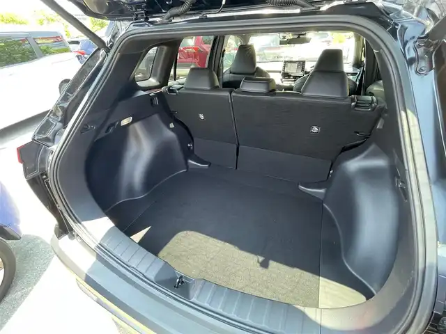 トヨタ カローラ クロス Z 大阪府 2022(令4)年 3.5万km アティチュードブラックマイカ 純正９インチナビ/   フルセグTV/Bluetooth/USB/バックモニター/衝突軽減ブレーキ/横滑り防止装置/コーナセンサー/パノラマルーフ/ＢＳＭ/前席シートヒーター/レーダークルーズコントロール/レーンキープアシスト/電動リアゲート/運転席パワーシート/オートマチックハイビーム/純正フロアマット/スマートキー/スマートキー/ＥＴＣ/ＬＥＤライト
