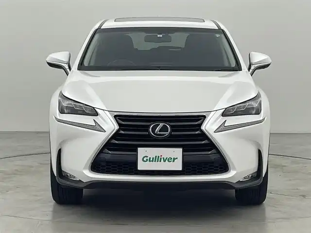 レクサス ＮＸ 200t Iパッケージ 福岡県 2015(平27)年 8.6万km ソニッククォーツ サンルーフ　/純正ナビ（ＢＴ，フルセグＴＶ）　/バックカメラ　/ビルトインＥＴＣ　/レーダークルーズコントロール　/衝突被害軽減ブレーキ　/パドルシフト　/ステアリングヒーター　/シートヒーター　/本革レザーシート/パワーシート　/ＬＥＤヘッドライト