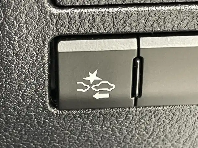 レクサス ＮＸ 200t Iパッケージ 福岡県 2015(平27)年 8.6万km ソニッククォーツ サンルーフ　/純正ナビ（ＢＴ，フルセグＴＶ）　/バックカメラ　/ビルトインＥＴＣ　/レーダークルーズコントロール　/衝突被害軽減ブレーキ　/パドルシフト　/ステアリングヒーター　/シートヒーター　/本革レザーシート/パワーシート　/ＬＥＤヘッドライト