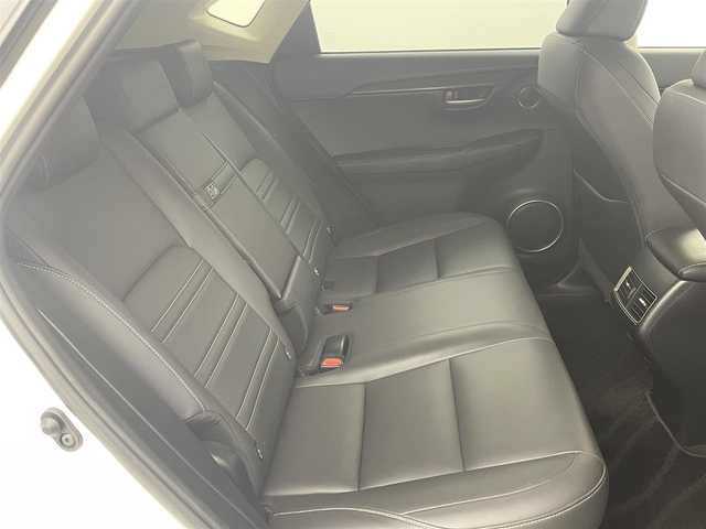 レクサス ＮＸ 200t Iパッケージ 福岡県 2015(平27)年 8.6万km ソニッククォーツ サンルーフ　/純正ナビ（ＢＴ，フルセグＴＶ）　/バックカメラ　/ビルトインＥＴＣ　/レーダークルーズコントロール　/衝突被害軽減ブレーキ　/パドルシフト　/ステアリングヒーター　/シートヒーター　/本革レザーシート/パワーシート　/ＬＥＤヘッドライト