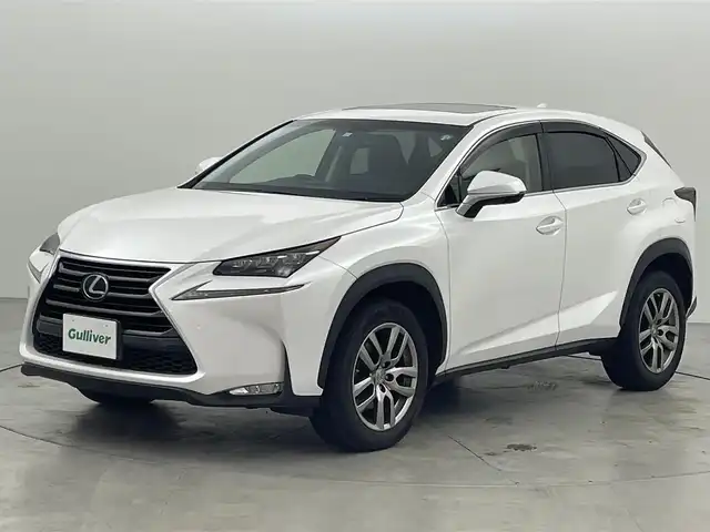 レクサス ＮＸ 200t Iパッケージ 福岡県 2015(平27)年 8.6万km ソニッククォーツ サンルーフ　/純正ナビ（ＢＴ，フルセグＴＶ）　/バックカメラ　/ビルトインＥＴＣ　/レーダークルーズコントロール　/衝突被害軽減ブレーキ　/パドルシフト　/ステアリングヒーター　/シートヒーター　/本革レザーシート/パワーシート　/ＬＥＤヘッドライト