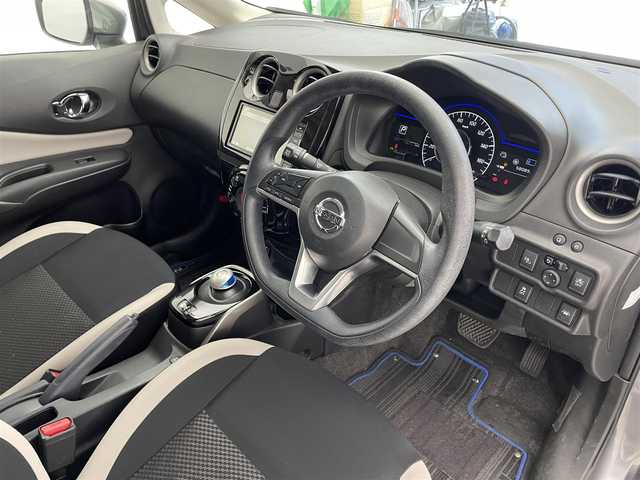 日産 ノート e－パワー X Vセレクション 滋賀県 2020(令2)年 5.8万km ダークメタルグレー 禁煙車/社外SDナビ/・CN-RA06WD/・CD/DVD/Bluetooth/フルセグTV/全方位カメラ/LEDヘッドライト/インテリジェントルームミラー/前方ドライブレコーダー/ステアリングスイッチ/衝突軽減ブレーキ/横滑り防止/レーンキープアシスト/前後コーナーセンサー/ETC/プッシュスタート/スマートキー