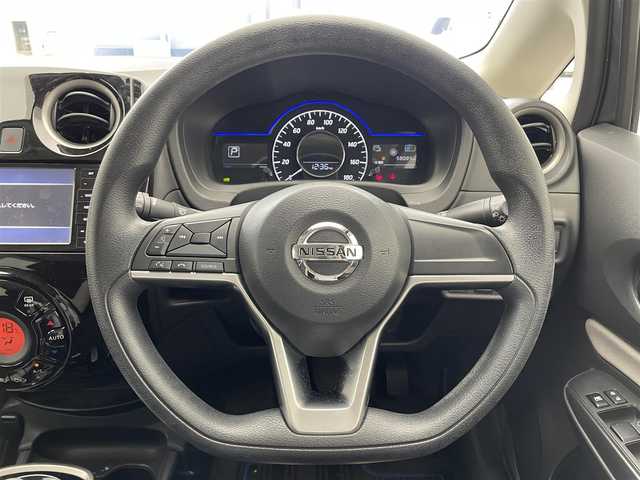 日産 ノート e－パワー X Vセレクション 滋賀県 2020(令2)年 5.8万km ダークメタルグレー 禁煙車/社外SDナビ/・CN-RA06WD/・CD/DVD/Bluetooth/フルセグTV/全方位カメラ/LEDヘッドライト/インテリジェントルームミラー/前方ドライブレコーダー/ステアリングスイッチ/衝突軽減ブレーキ/横滑り防止/レーンキープアシスト/前後コーナーセンサー/ETC/プッシュスタート/スマートキー