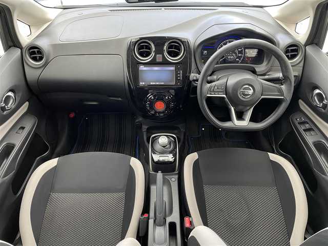 日産 ノート e－パワー X Vセレクション 滋賀県 2020(令2)年 5.8万km ダークメタルグレー 禁煙車/社外SDナビ/・CN-RA06WD/・CD/DVD/Bluetooth/フルセグTV/全方位カメラ/LEDヘッドライト/インテリジェントルームミラー/前方ドライブレコーダー/ステアリングスイッチ/衝突軽減ブレーキ/横滑り防止/レーンキープアシスト/前後コーナーセンサー/ETC/プッシュスタート/スマートキー