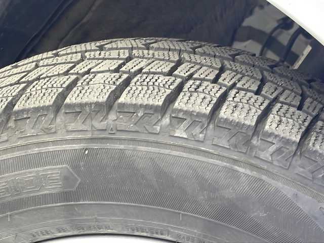 トヨタ ヤリス ハイブリッド G 宮城県 2024(令6)年 4.3万km プラチナホワイトパールマイカ ワンオーナー/三眼LEDヘッドライト/トヨタセーフティセンス/・プリクラッシュセーフティ/・レーントレーシングアシスト/・レーダークルーズコントロール/・オートハイビーム/・クリアランスソナー/・パーキングサポートブレーキ/純正ディスプレイオーディオナビ/・BT.USB.Miracast.HDMI/フルセグTV/バックカメラ/アイドリングストップ/横滑り防止装置/ステアリングスイッチ/ビルトインETC/プッシュスタート/スマートキー/社外14インチアルミホイール/純正フロアマット/純正ホイールキャップ付夏タイヤ積込