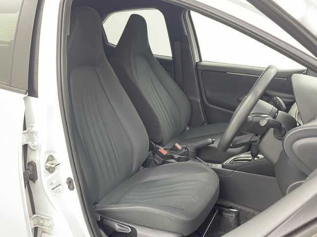 トヨタ ヤリス ハイブリッド G 宮城県 2024(令6)年 4.3万km プラチナホワイトパールマイカ ワンオーナー/三眼LEDヘッドライト/トヨタセーフティセンス/・プリクラッシュセーフティ/・レーントレーシングアシスト/・レーダークルーズコントロール/・オートハイビーム/・クリアランスソナー/・パーキングサポートブレーキ/純正ディスプレイオーディオナビ/・BT.USB.Miracast.HDMI/フルセグTV/バックカメラ/アイドリングストップ/横滑り防止装置/ステアリングスイッチ/ビルトインETC/プッシュスタート/スマートキー/社外14インチアルミホイール/純正フロアマット/純正ホイールキャップ付夏タイヤ積込