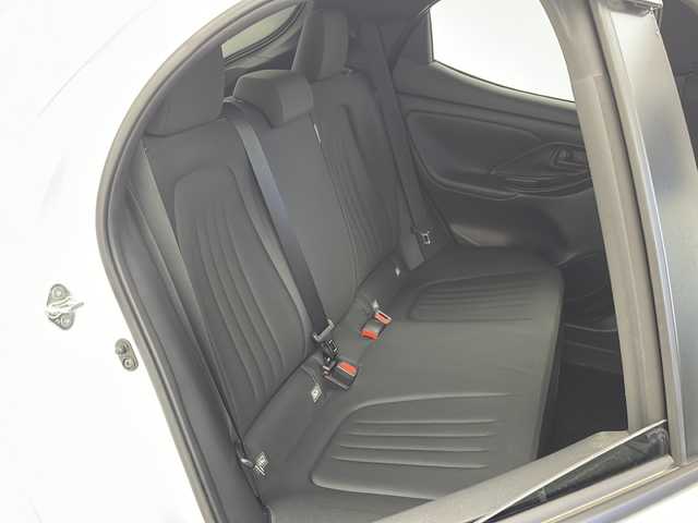 トヨタ ヤリス ハイブリッド G 宮城県 2024(令6)年 4.3万km プラチナホワイトパールマイカ ワンオーナー/三眼LEDヘッドライト/トヨタセーフティセンス/・プリクラッシュセーフティ/・レーントレーシングアシスト/・レーダークルーズコントロール/・オートハイビーム/・クリアランスソナー/・パーキングサポートブレーキ/純正ディスプレイオーディオナビ/・BT.USB.Miracast.HDMI/フルセグTV/バックカメラ/アイドリングストップ/横滑り防止装置/ステアリングスイッチ/ビルトインETC/プッシュスタート/スマートキー/社外14インチアルミホイール/純正フロアマット/純正ホイールキャップ付夏タイヤ積込