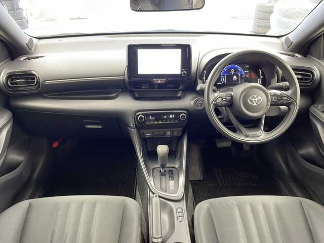 トヨタ ヤリス ハイブリッド G 宮城県 2024(令6)年 4.3万km プラチナホワイトパールマイカ ワンオーナー/三眼LEDヘッドライト/トヨタセーフティセンス/・プリクラッシュセーフティ/・レーントレーシングアシスト/・レーダークルーズコントロール/・オートハイビーム/・クリアランスソナー/・パーキングサポートブレーキ/純正ディスプレイオーディオナビ/・BT.USB.Miracast.HDMI/フルセグTV/バックカメラ/アイドリングストップ/横滑り防止装置/ステアリングスイッチ/ビルトインETC/プッシュスタート/スマートキー/社外14インチアルミホイール/純正フロアマット/純正ホイールキャップ付夏タイヤ積込